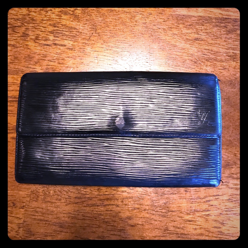 Louis Vuitton Epi wallet